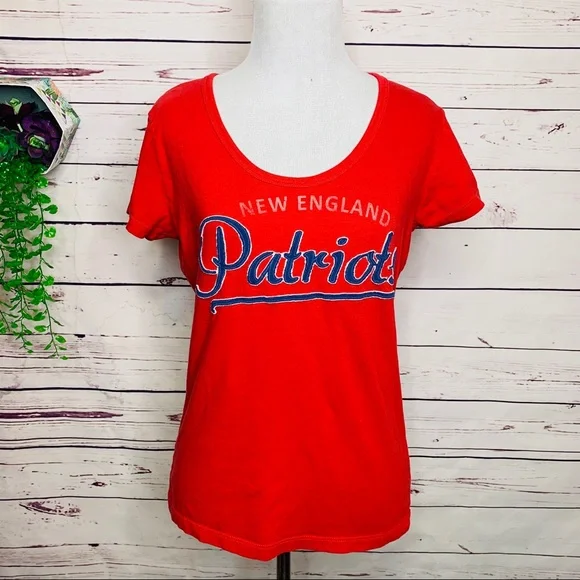 NFL New England Patriots Red & Blue T-Shirt Women’s Size Medium - Picture 2 of 8